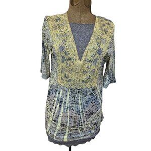One World Blouse Womens Small Lace Accented V Neck Top Yellow Gray Pattern